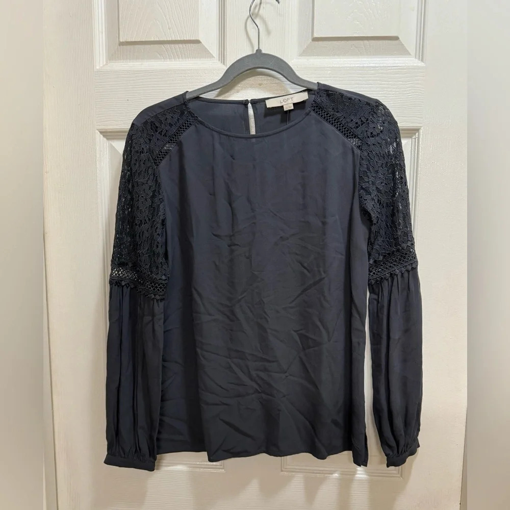 Loft Womens Blouse Crochet Lace Pleated Long Balloon Sleeve Gray Size XS NWT
